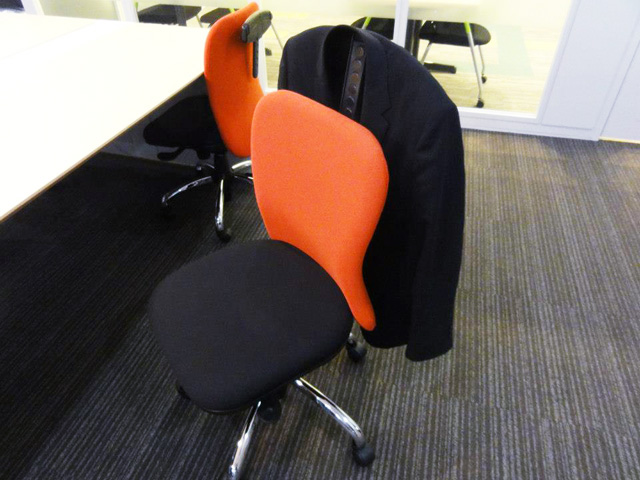20130709_isu_2 バーチャルオフィス設置の高機能チェアー