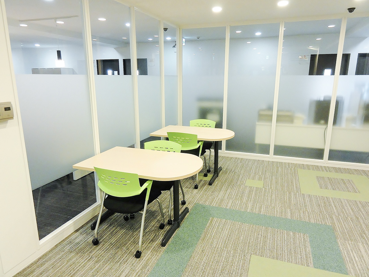 打ち合わせテーブル